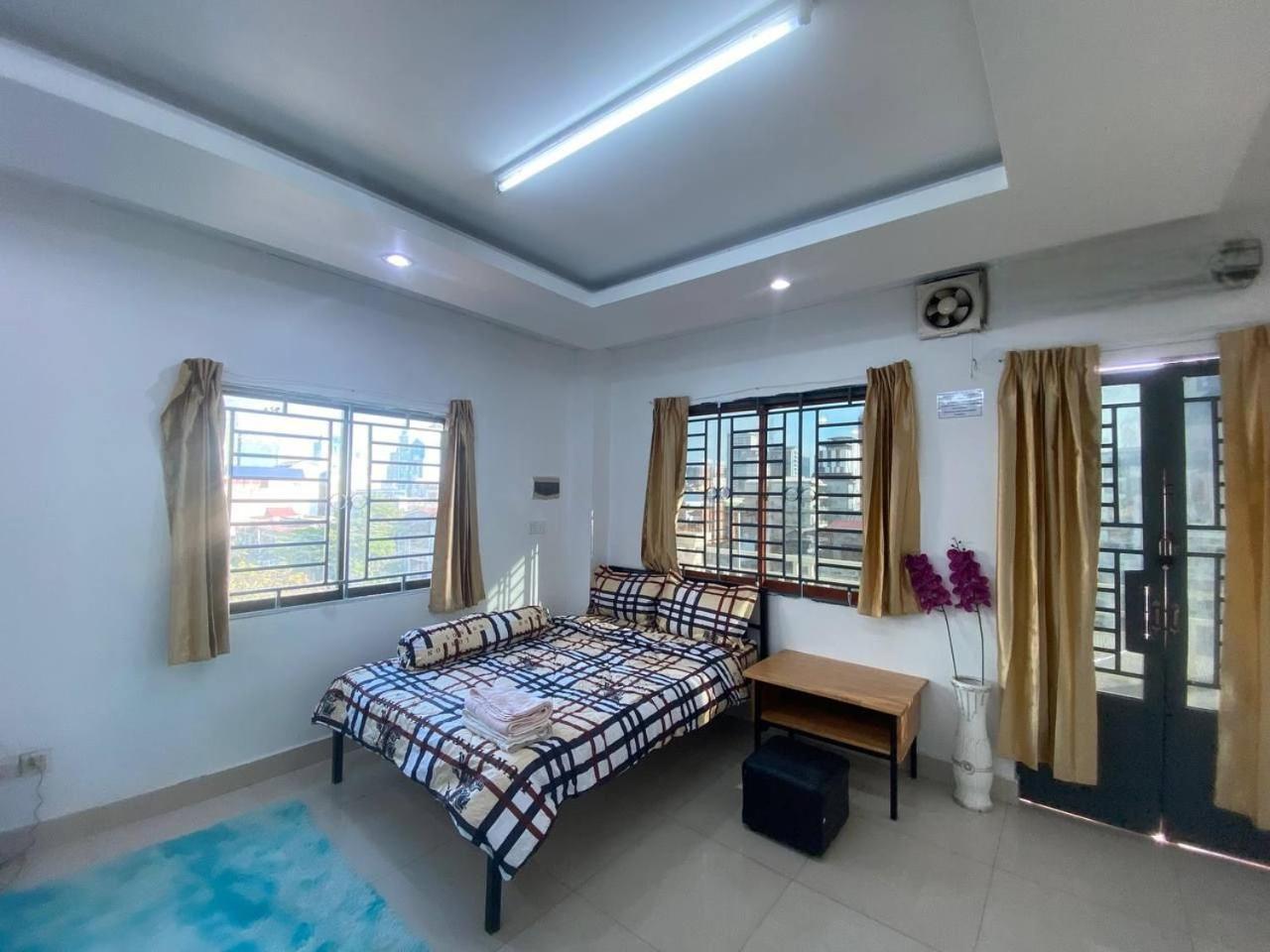 Appartamento The Moonvine On 360 Phnom Penh Esterno foto